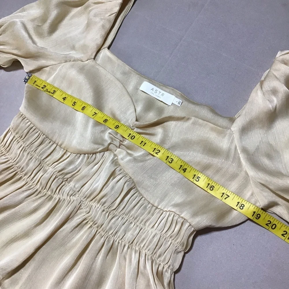 ASTR Women's Beige Ruched Puff Sleeve Blouse